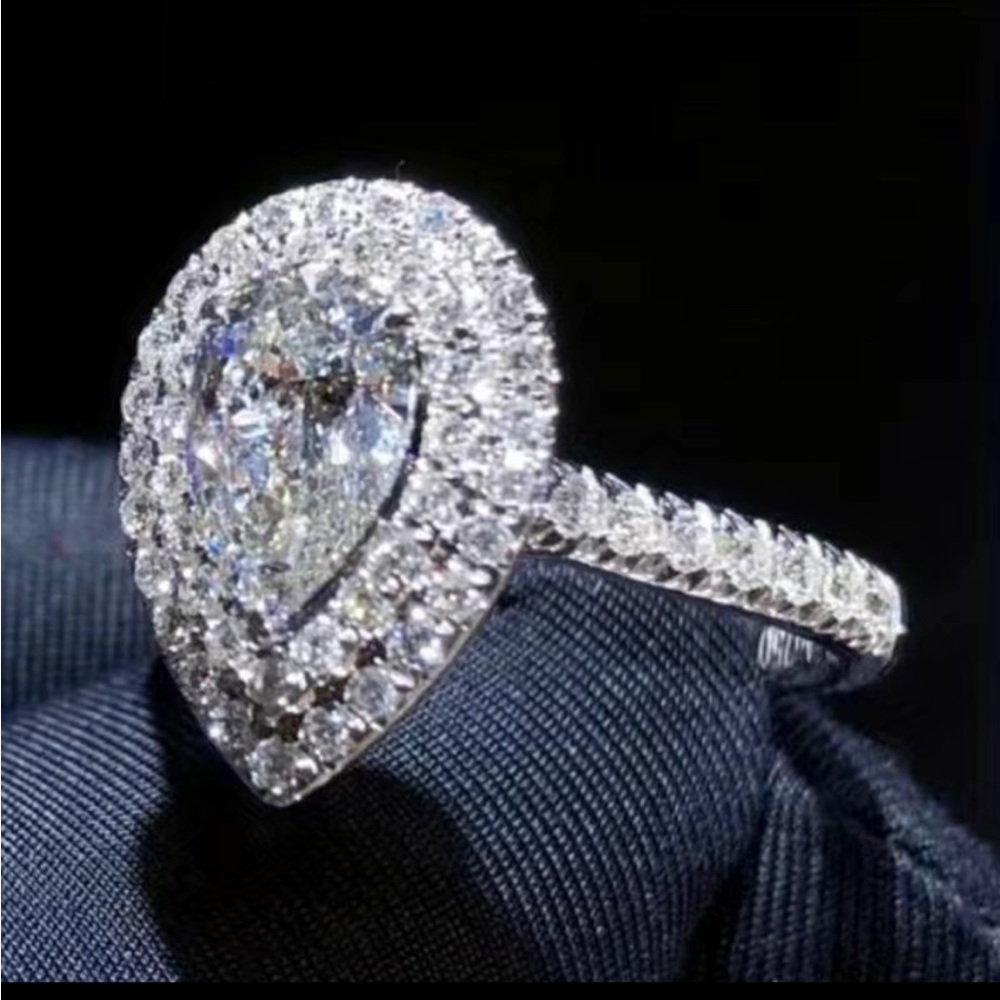 🌹Elegant silver plated, inlaid waterdrop shape zircon ring size 7